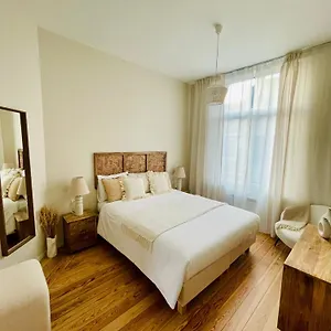 https://chaleureux-petit-appartement.brusselshotelsbook.com